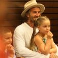 Brooklyn Beckham dédicace son livre de photos "What I See" au centre commercial The Grove en présence de son père David, ses frères Cruz et Romeo et sa soeur Harper à Los Angeles, le 2 août 2017