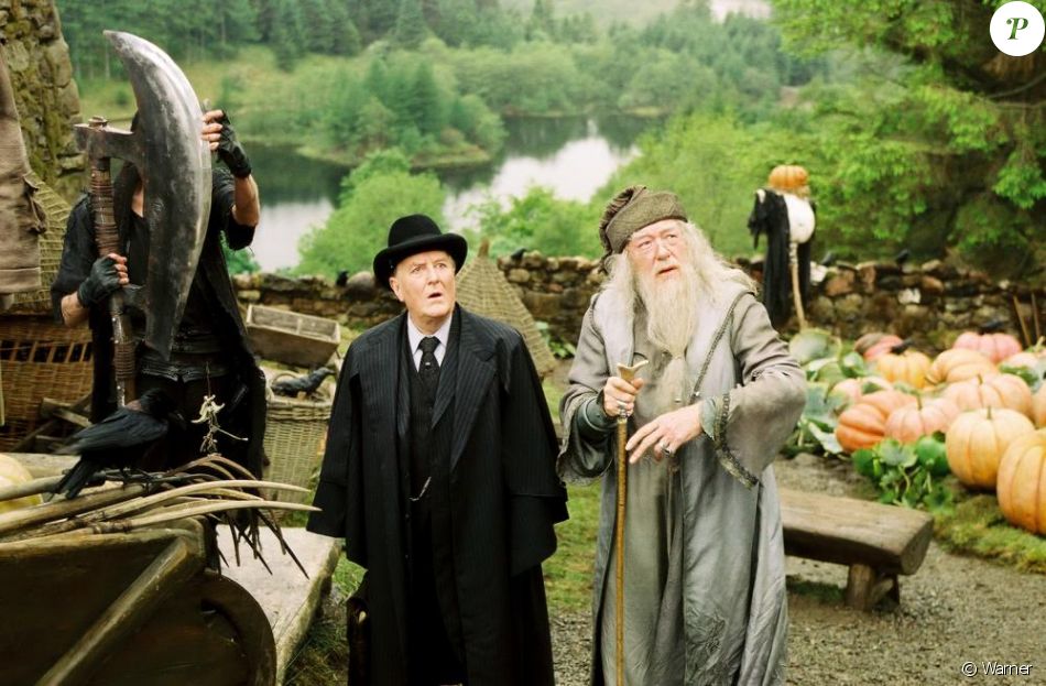Robert Hardy incarnait Cornelius Fudge dans la saga Harry Potter. Ici