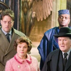 Robert Hardy incarnait Cornelius Fudge dans la saga Harry Potter.