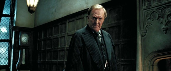 Robert Hardy incarnait Cornelius Fudge dans la saga Harry Potter.