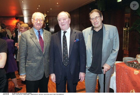 Alain Decaux, Robert Hardy et Robert Hossein à Paris en 1999.