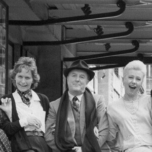 Lesley Duff, Virginia McKenna, Robert Hardy, Toni Palmer et Frank Thornton, dans Winnie.