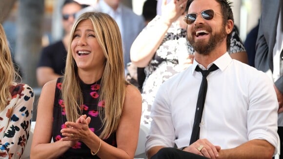 Jennifer Aniston loin des "difficultés" : Tendre photo pour ses 2 ans de mariage