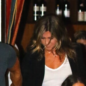 Jennifer Aniston et son mari Justin Theroux sortent du restaurant "Sant Ambroeus" à New York, le 18 juillet 2017.