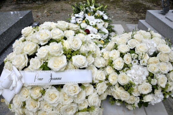 La tombe de Jeanne Moreau au cimetière Montmartre à Paris, le 8 août 2017.