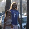 Exclusif - Joakim Noah et sa compagne Isabelle Cutrim profitent d'une soirée en amoureux dans le quartier de Venice Beach à Los Angeles. Le 7 août 2017.