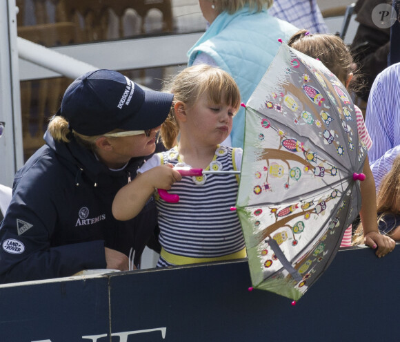Zara Phillips avec sa fille Mia Tindall, 3 ans, le 6 août 2017 lors du Festival of British Eventing à Gatcombe Park à Minchinhampton.