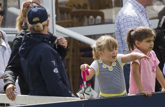 Zara Phillips avec sa fille Mia Tindall, 3 ans, le 6 août 2017 lors du Festival of British Eventing à Gatcombe Park à Minchinhampton.