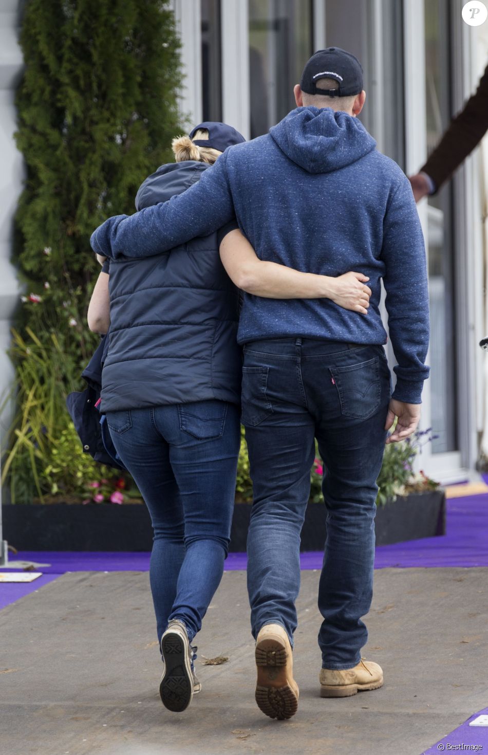 Zara Phillips et Mike Tindall bras dessus bras dessous le 6 août 2017
