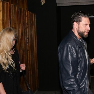 Avril Lavigne et J.R. Rotem quittent The Nice Guy à West Hollywood. Le 4 août 2017.