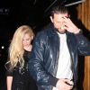 Avril Lavigne et J.R. Rotem quittent The Nice Guy à West Hollywood. Le 4 août 2017.