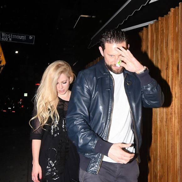 Avril Lavigne et J.R. Rotem quittent The Nice Guy à West Hollywood. Le 4 août 2017.