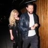 Avril Lavigne et J.R. Rotem quittent The Nice Guy à West Hollywood. Le 4 août 2017.