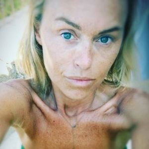 Cécile de Ménibus se dévoile sans artifice sur Instagram, lors de ses vacances en Corse en août 2017.