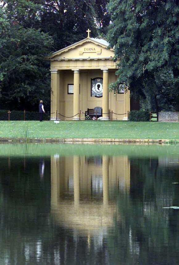 Lady Diana repose dans ce tombeau au domaine d'Althorp. Photo du 1er juillet 2017.