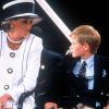 Lady Diana et ses fils les princes Harry et William à Londres en août 1995 pour le 50e anniversaire de la victoire des Alliés.