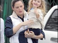 Violet Affleck-Garner accepte de marcher... mais seulement si on lui offre des jouets !