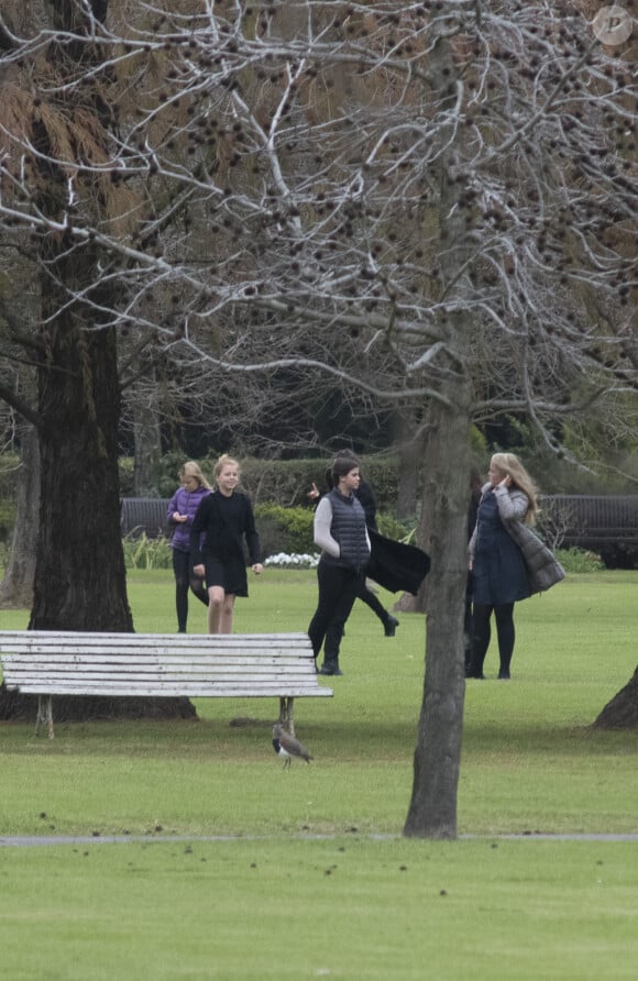 La princesse Alexia des Pays-Bas, la princesse Ariane des Pays-Bas et la princesse Catharina-Amalia des Pays-Bas - Funérailles du père de la reine Maxima, Jorge Zorreguieta, au cimetière Parque Memorial proche de Buenos Aires, Argentine, le 10 août 2017.