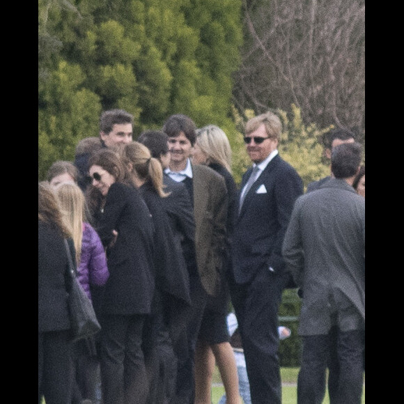 La reine Maxima des Pays-Bas, le roi Willem-Alexander des Pays-Bas, les proches et les amis - Funérailles du père de la reine Maxima, Jorge Zorreguieta, au cimetière Parque Memorial proche de Buenos Aires, Argentine, le 10 août 2017.