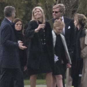 La reine Maxima des Pays-Bas, le roi Willem-Alexander des Pays-Bas, la princesse Ariane des Pays-Bas, les proches et les amis - Funérailles du père de la reine Maxima, Jorge Zorreguieta, au cimetière Parque Memorial proche de Buenos Aires, Argentine, le 10 août 2017.