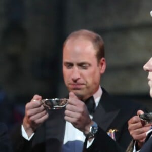 Le prince William et le prince Charles ont assisté le 16 août 2017 au Royal Edinburgh Military Tattoo, un festival international de fanfares militaires ayant lieu chaque année depuis 1950 au Château d'Edimbourg, en Écosse.