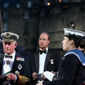 Le prince William et le prince Charles ont assisté le 16 août 2017 au Royal Edinburgh Military Tattoo, un festival international de fanfares militaires ayant lieu chaque année depuis 1950 au Château d'Edimbourg, en Écosse.