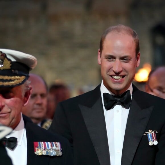 Le prince William et le prince Charles ont assisté le 16 août 2017 au Royal Edinburgh Military Tattoo, un festival international de fanfares militaires ayant lieu chaque année depuis 1950 au Château d'Edimbourg, en Écosse.