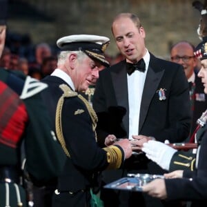 Le prince William et le prince Charles ont assisté le 16 août 2017 au Royal Edinburgh Military Tattoo, un festival international de fanfares militaires ayant lieu chaque année depuis 1950 au Château d'Edimbourg, en Écosse.