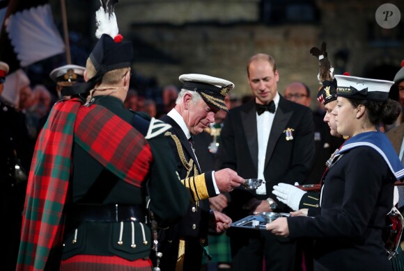 Le prince William et le prince Charles ont assisté le 16 août 2017 au Royal Edinburgh Military Tattoo, un festival international de fanfares militaires ayant lieu chaque année depuis 1950 au Château d'Edimbourg, en Écosse.