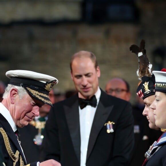 Le prince William et le prince Charles ont assisté le 16 août 2017 au Royal Edinburgh Military Tattoo, un festival international de fanfares militaires ayant lieu chaque année depuis 1950 au Château d'Edimbourg, en Écosse.