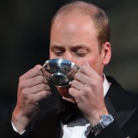 Prince William : Une lampée de whisky qui passe mal, en mission avec Charles !
