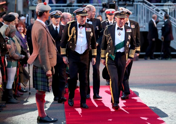 Le prince William et le prince Charles ont assisté le 16 août 2017 au Royal Edinburgh Military Tattoo, un festival international de fanfares militaires ayant lieu chaque année depuis 1950 au Château d'Edimbourg, en Écosse.