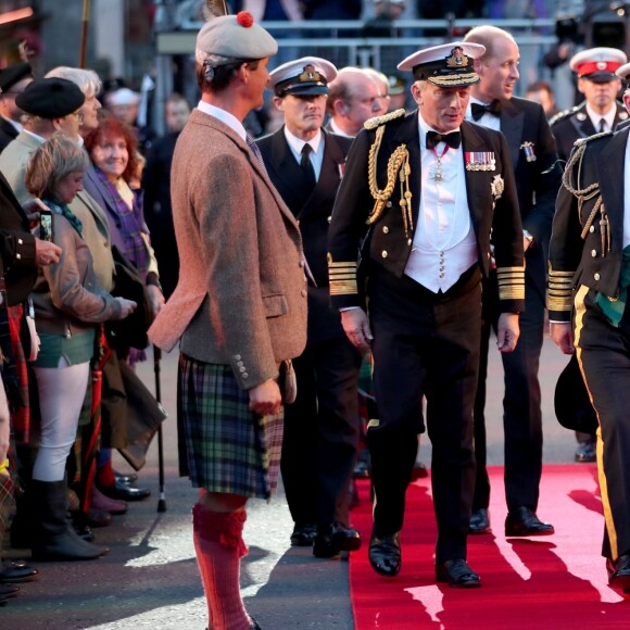 Le prince William et le prince Charles ont assisté le 16 août 2017 au Royal Edinburgh Military Tattoo, un festival international de fanfares militaires ayant lieu chaque année depuis 1950 au Château d'Edimbourg, en Écosse.