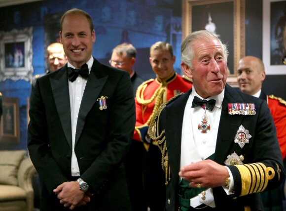 Le prince William et le prince Charles ont assisté ensemble le 16 août 2017 au Royal Edinburgh Military Tattoo, un festival international de fanfares militaires ayant lieu chaque année depuis 1950 au Château d'Edimbourg, en Écosse.