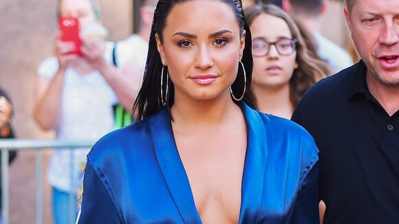 Demi Lovato : Décolleté plongeant et sans soutien-gorge pour une soirée glamour