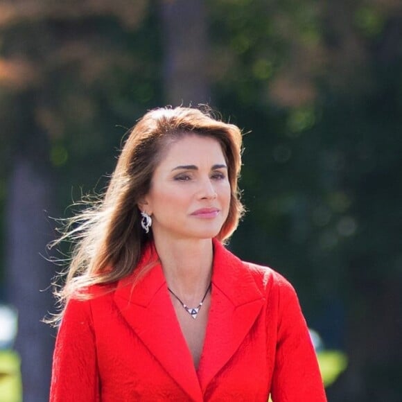 Le prince héritier Hussein de Jordanie est sorti de l'Académie militaire royale de Sandhurst, à Camberley dans le Berkshire, le 11 août 2011. Ses parents le roi Abdullah II de Jordanie, qui représentait la reine Elizabeth II pour la parade de sortie, sa mère la reine Rania (photo), ses soeurs les princesses Iman et Salma ainsi que son frère le prince Hashem étaient tous présents.