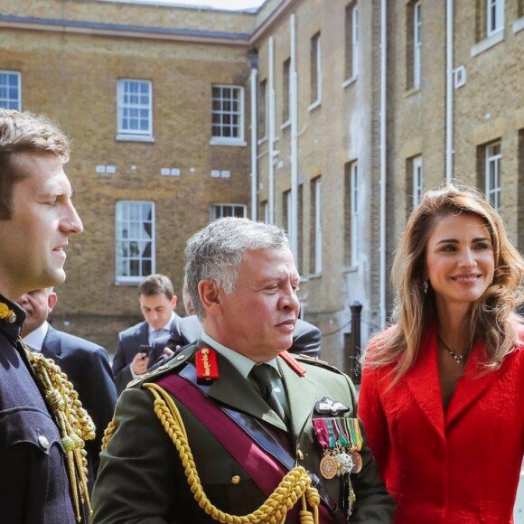 Le prince héritier Hussein de Jordanie est sorti de l'Académie militaire royale de Sandhurst, à Camberley dans le Berkshire, le 11 août 2011. Ses parents le roi Abdullah II de Jordanie, qui représentait la reine Elizabeth II pour la parade de sortie, sa mère la reine Rania, ses soeurs les princesses Iman et Salma ainsi que son frère le prince Hashem étaient tous présents.