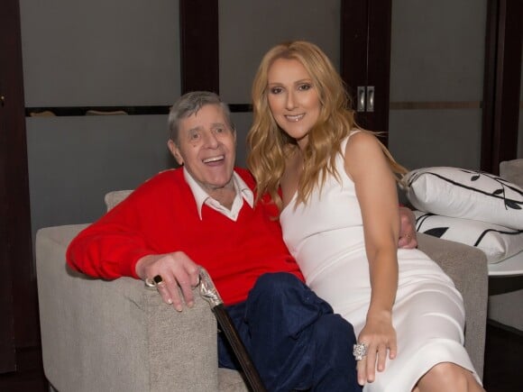 Céline Dion pose dans les loges du Caesars Palace de Las Vegas avec le regretté Jerry Lewis.