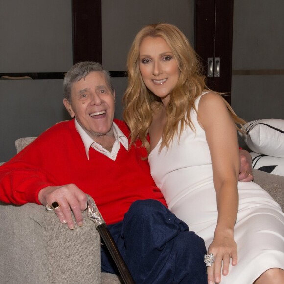 Céline Dion pose dans les loges du Caesars Palace de Las Vegas avec le regretté Jerry Lewis.