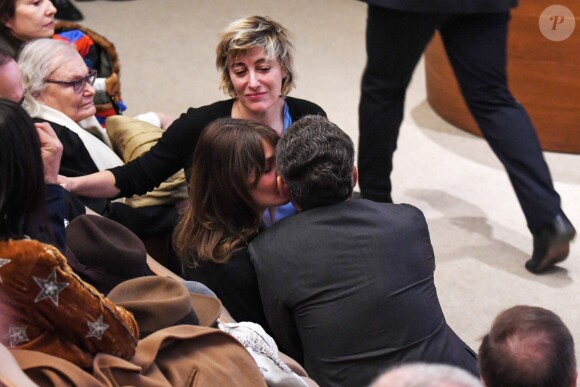 Exclusif - Nicolas Sarkozy et sa femme Carla Bruni s'embrassent lors de la présentation du nouveau livre de Marisa Bruni Tedeschi "Mes chères filles, je vais vous raconter" à Turin en Italie le 6 mars 2017.
