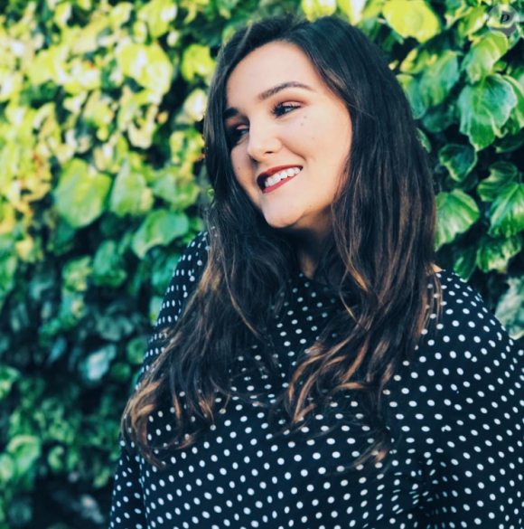 Léa de la chaîne YouTube Je ne suis pas jolie a dévoilé sa grossesse.