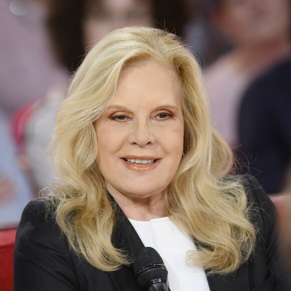 Sylvie Vartan - Enregistrement de l'émission "Vivement Dimanche" à Paris le 2 Décembre 2015  © Coadic Guirec / Bestimage