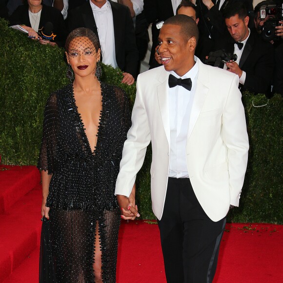 Jay-Z et sa femme Beyonce Knowles à la Soirée du Met Ball / Costume Institute Gala 2014: "Charles James: Beyond Fashion" à New York le 5 mai 2014.