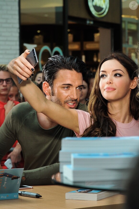 Exclusif - Nabilla Benattia dédicace son livre "Trop Vite" avec son compagnon Thomas Vergara au centre commercial "Merignac Soleil" à Bordeaux, le 26 juin 2016. © Thibaut Moritz-Patrick Bernard/Bestimage