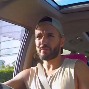 Nabilla et Thomas Vergara frôlent l'accident de voiture dans le premier épisode des "Incroyables Aventures de Nabilla et Thomas en Australie". NRJ12, le 28 août 2017.