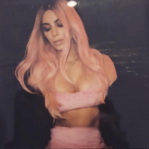 Kim Kardashian en séance photo pour CR Fashion Book. Août 2017.