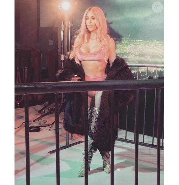 Kim Kardashian en séance photo pour CR Fashion Book. Août 2017.