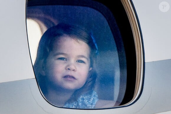 La princesse Charlotte de Cambridge - Le couple princier d'Angleterre et leurs enfants à leur arrivée à l'aéroport de Berlin-Tegel à Berlin, le 19 juillet 2017, lors de leur visite officielle de 3 jours en Allemagne.