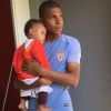 Kylian Mbappé pose avec son cousin, le fils de son oncle Pierre Mbappé, sur Instagram, le 3 août 2017.