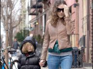 Sarah Jessica Parker laisse tomber sa tenue de Carrie Bradshaw pour... son look de maman !